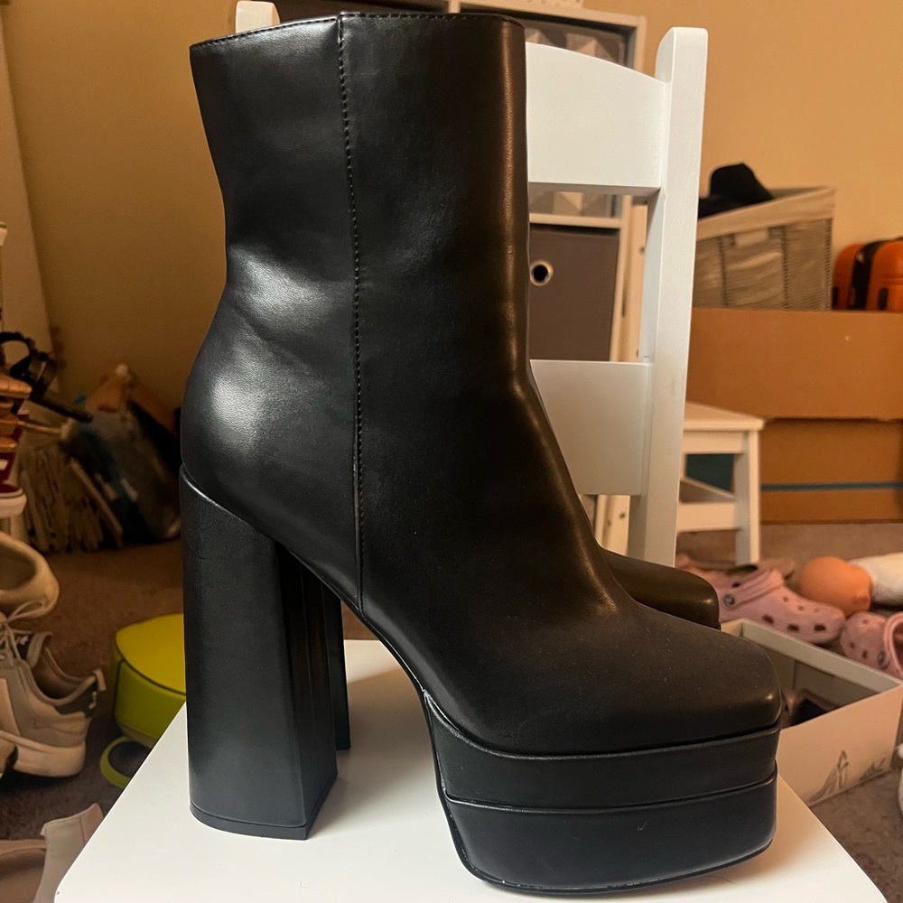 Platform boots